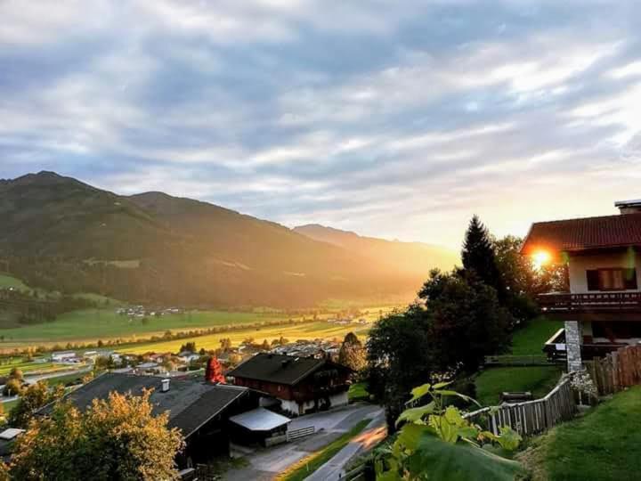 Panorama Ferienhaus Ematberg Mit Bergblick Und Sauna ニーダーンジル エクステリア 写真